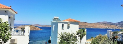 Eleia Seafront Rooms & Villas