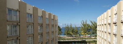 Courtyard By Marriott Nassau Downtown Junkanoo Beach