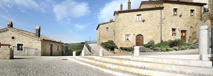 Borgotufi Albergo Diffuso