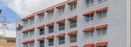 Majestic City Suites & Beach Hotel