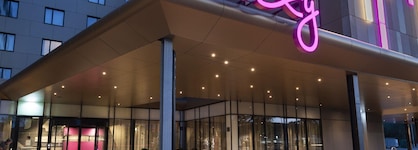 Moxy London Heathrow Airport