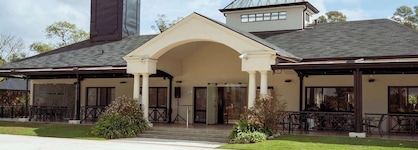 Hilton Pilar