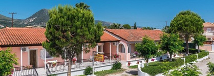 Roussa's Studios And Apartments