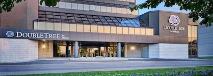 Doubletree By Hilton Windsor Hotel And Suites