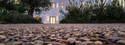 Majo Suites Hotel