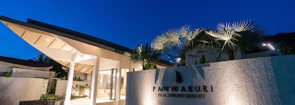 Panwaburi Beachfront Resort