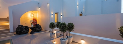 La Madeleine Oia Suites And Caves
