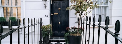 The Warwick By Aura Collection