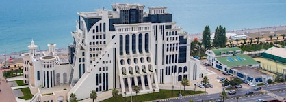 The Grand Gloria Hotel