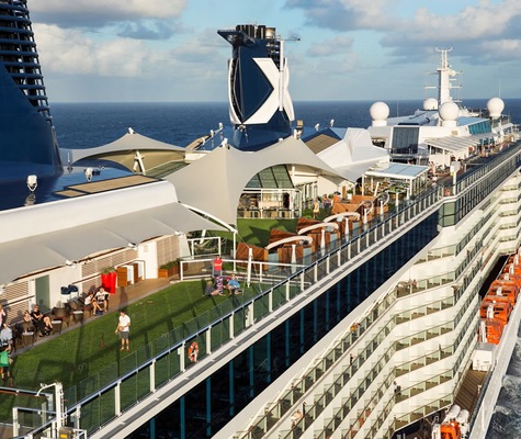 Foto Celebrity Reflection 8
