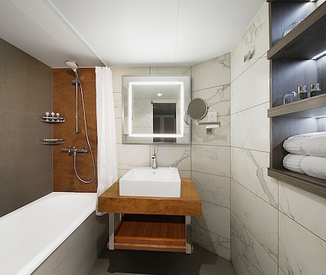 Foto Azamara Quest Desire 1