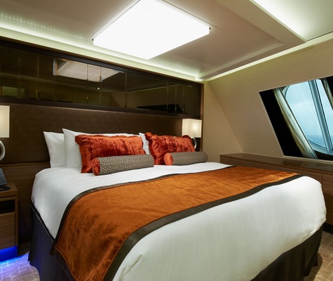 Foto Celebrity Reflection 22