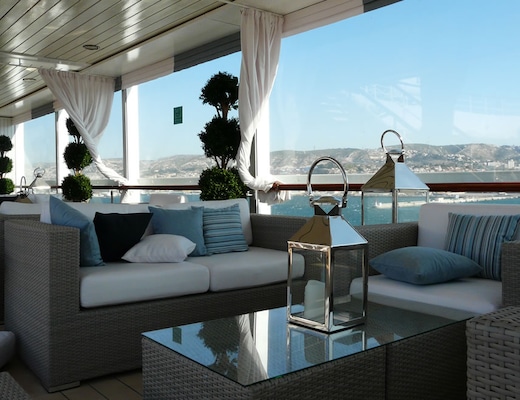 Pool Lounge