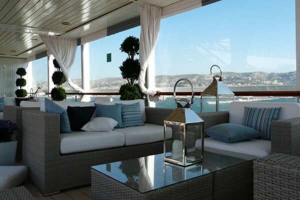 Pool Lounge