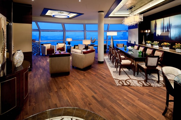 Foto Celebrity Reflection 17