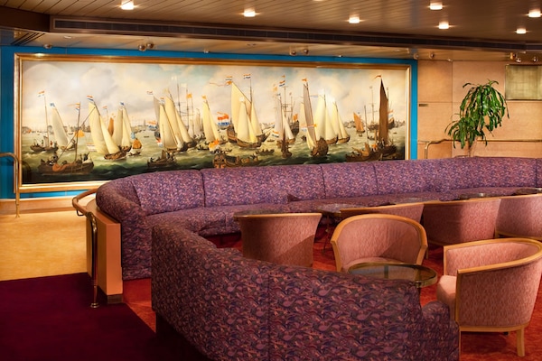 Explorer Lounge
