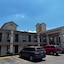 Super 8 By Wyndham Baytown Mont Belvieu