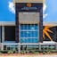 La Quinta Inn & Suites By Wyndham Dallas I-35 Walnut Hill Ln