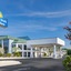 Days Inn & Suites By Windham Savannah Midtown