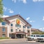 Super 8 By Wyndham Bloomington Airport