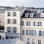 A L'hotel Des Roys