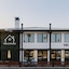 Lakehouse Hotel And Resort