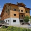 Crest Alpine Lodge & Spa