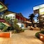 Cattleman's Country Motor Inn & Serviced Apartments
