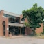 Deluxe Inn