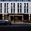 Burbury Hotel & Apartments