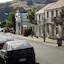 Les Troupes Apartments