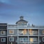 Rivertide Suites Hotel