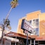 Metropolitan Inn & Suites
