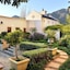 Petit Plaisir Is A Romantic Self-Catering Cottage On The Side Of The Village No1