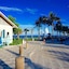 Club Lux Resort By The Beach