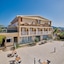 Altura Hotel