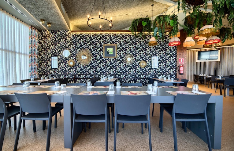 Restaurants - 14