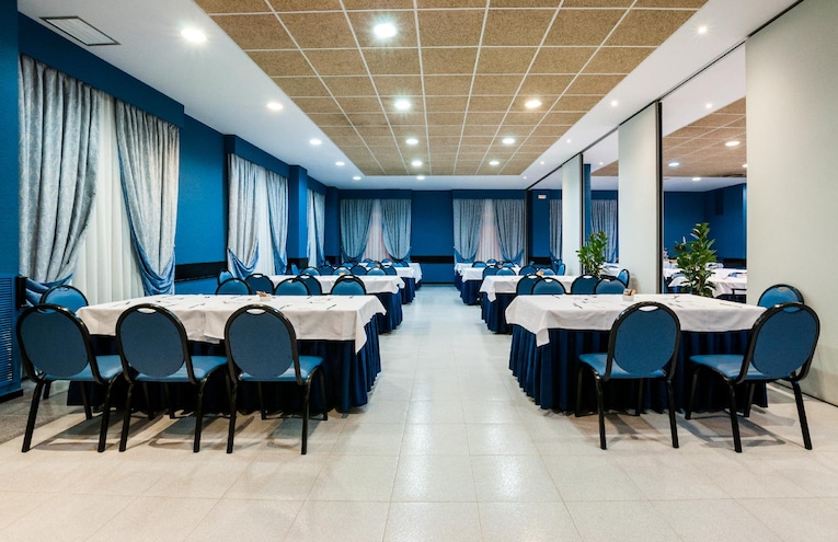 Restaurants - 16