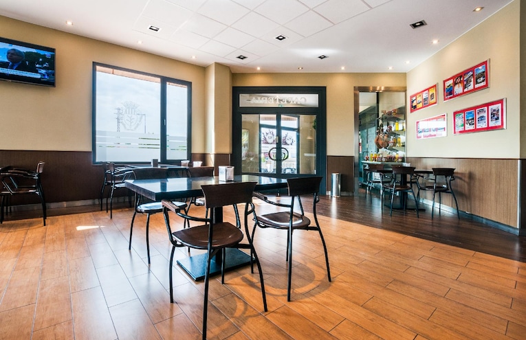 Restaurants - 15