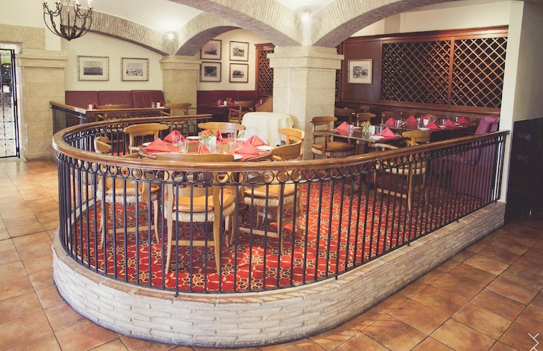 Restaurants - 10