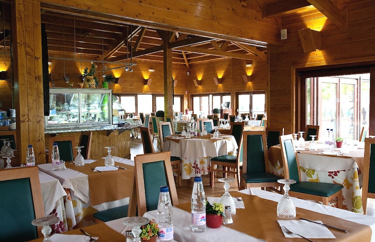 Restaurants - 8