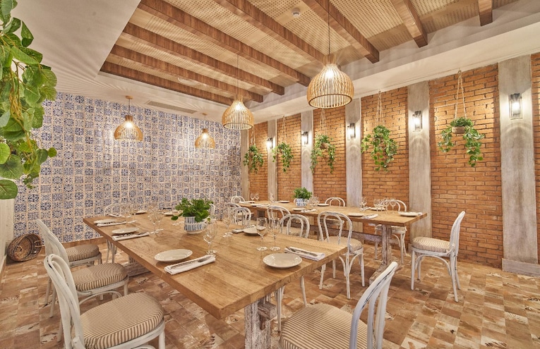 Restaurants - 14
