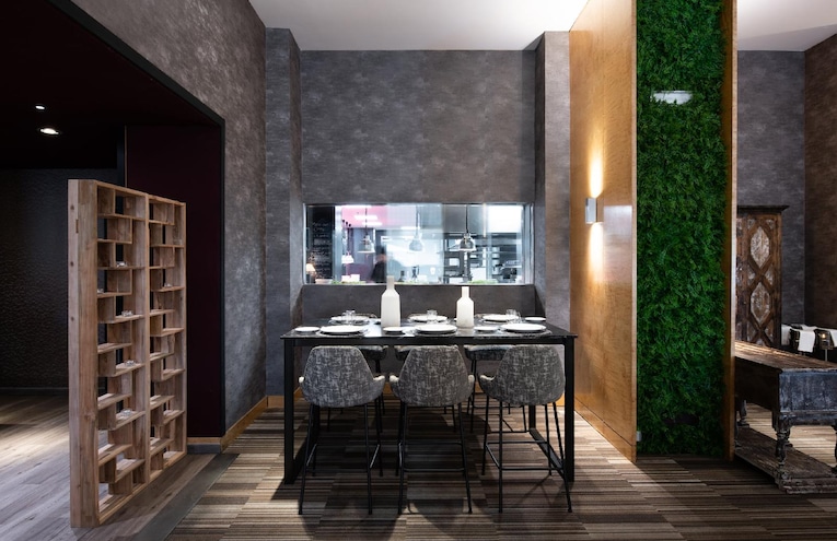 Restaurants - 12