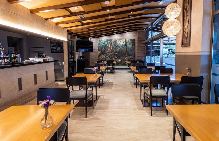 Restaurants - 8