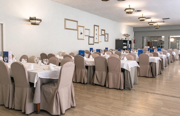 Restaurants - 19