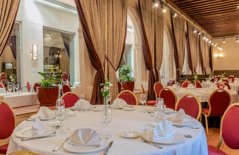 Restaurants - 4