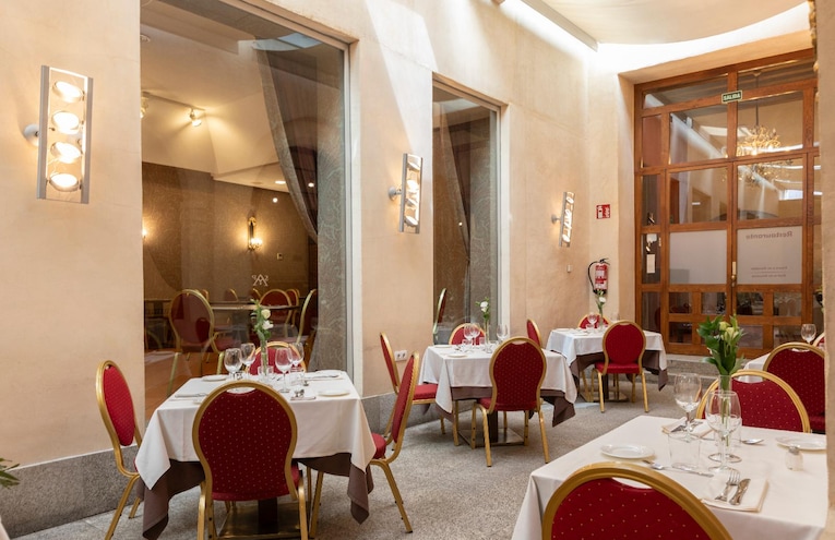 Restaurants - 6