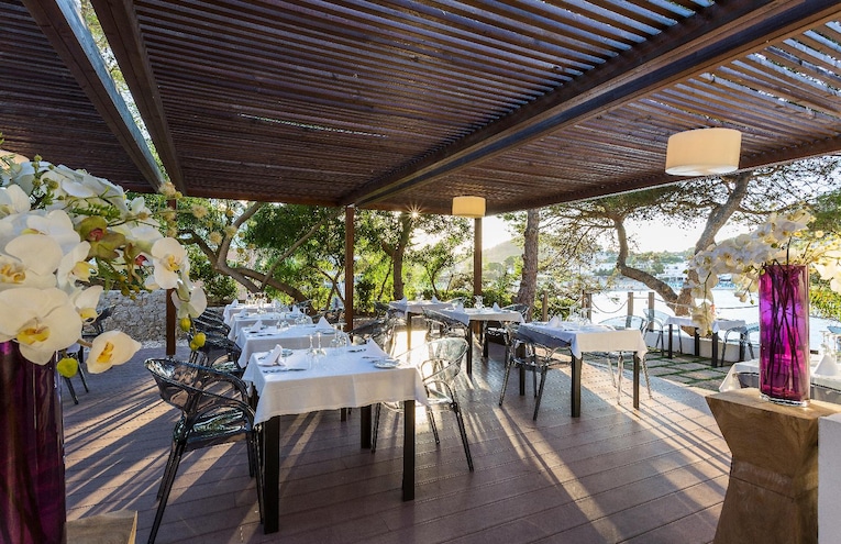 Restaurants - 12
